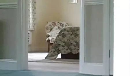 Kanser mempunyai satu sekolah lucah dari pantatnya.