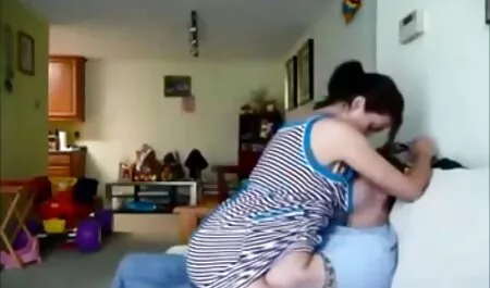 Yang sangat kecil, gadis dengan payudara lucah jilat besar.
