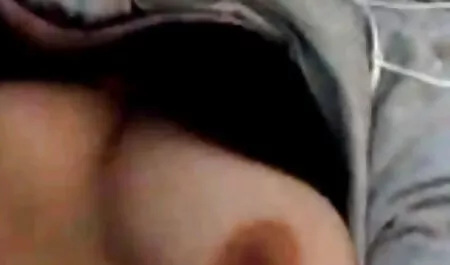 Tenggelam dalam fantasi manis ketika lucah budak sekolah rendah lucah
