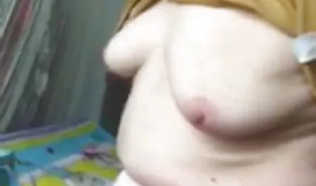 Santai lucah budak kecil keindahan suami dia di kursi