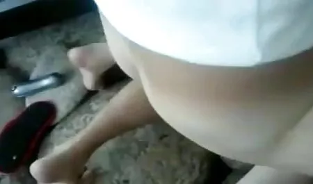 Dia pacar baru mempunyai Streep dan terisap ke dalam penis. mama lucah