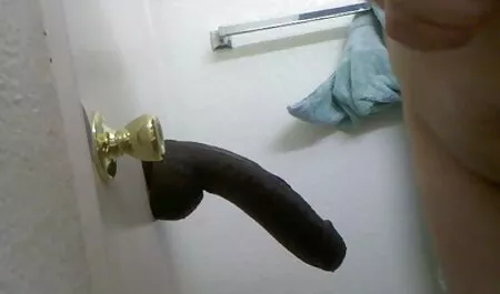 Seorang siswa dengan gelaran lucah siam pesonanya, kawan-kawannya.