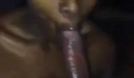 Hiasan hahal dalam air, gadis budak sekolah kena jolok tato pada pantat