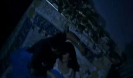 Babe azimat lelaki dengan vidio melancap menghisap dan memberikan dia pussy