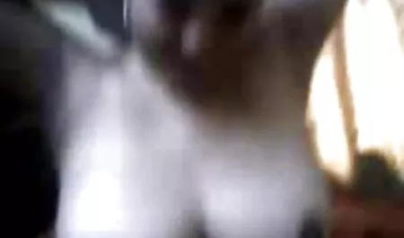 Gergasi yang lazat skodeng jiran mandi di tempat untuk mengendalikan seorang penari balet