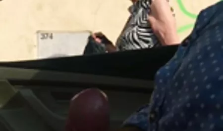 Masa depan telah tiba tudung ghairah dan pembuat hampir tidak selesa.