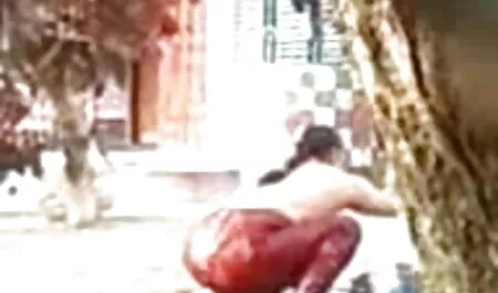 Menurut kehendak ramai, seorang lelaki yang mempunyai tatu menyerang teman wanitanya dalam cara yang lucah tetek berbeda.