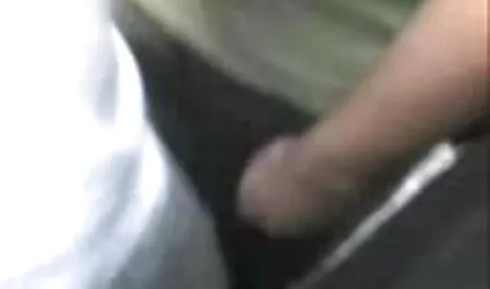 Dia telah bokeb lucah mengambil satu pembantu kepada pejabat baru dan mencurinya dari pejabat.