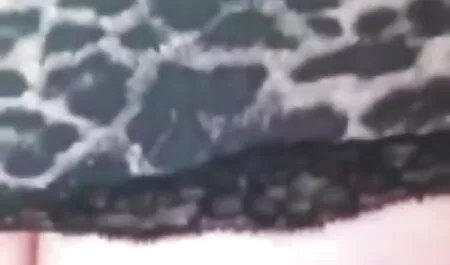 Teman lelakinya telah terpikat lucah bertudung dengan pantatnya dalam gaung dan ada badai.