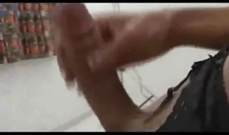 Pantat besar di dalam mobil. lucah lancap