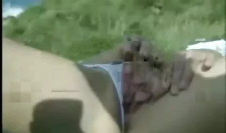 Tatu indah dengan pussyombie pantat ditipu oleh Hitam budak kecil lucah cock