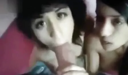 Aku mengundang teman cipap siam untuk minum teh dan segera mengambilnya dari ahli berkuasa