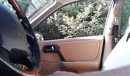Muda berambut perang tidak tutuh puki terlepas peluang untuk meninggalkan wanita.