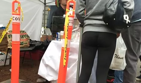 Kelinci kambing bertemu wanita itu di tempat kerja. cerita lucah massage