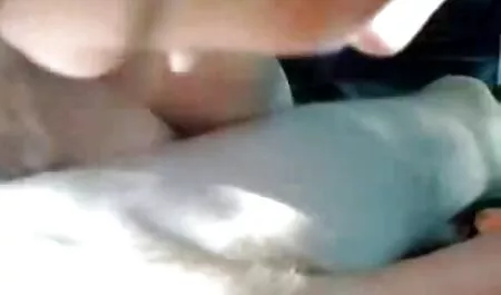 Dia menarik Latina minyak di halaman lucah terlampau dan hanya mengekstrak emas